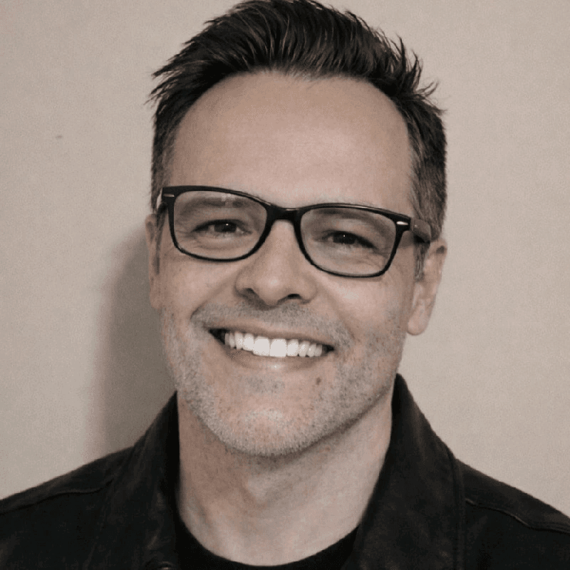 Retrato profissional de Emerson Amorim, fundador da EmerSoftware